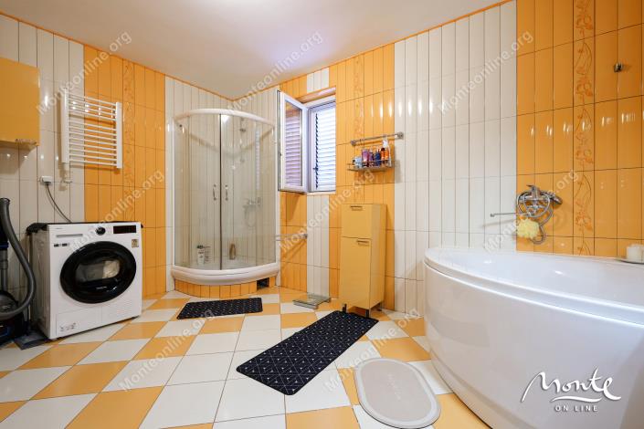 Image No.18-5 Bed House for sale