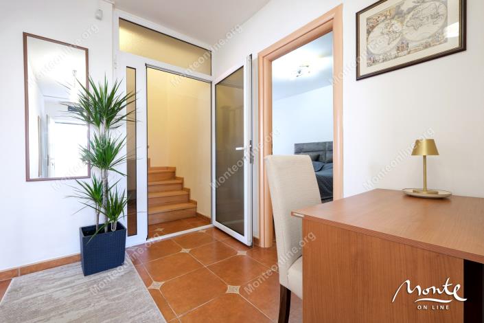 Image No.20-5 Bed House for sale