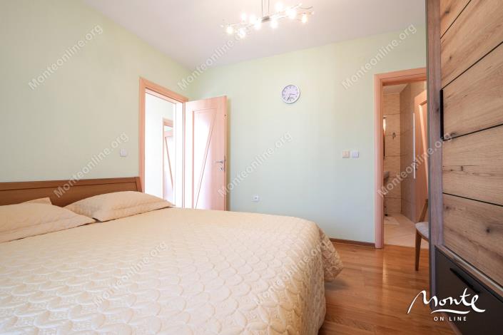 Image No.42-5 Bed House for sale