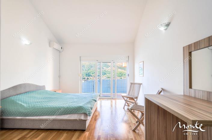 Image No.10-4 Bed House for sale