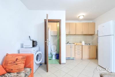 prostornyj-dom-s-bassejnom-i-panoramnym-vidom-na-more-v-tivate-lepetane_15