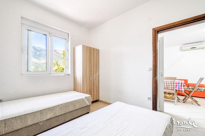 Image No.25-4 Bed House for sale