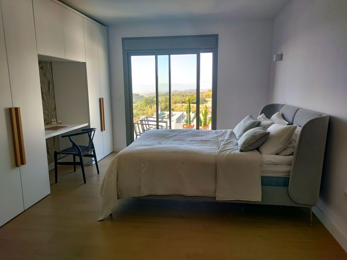 Image No.26-4 Bed Property for sale