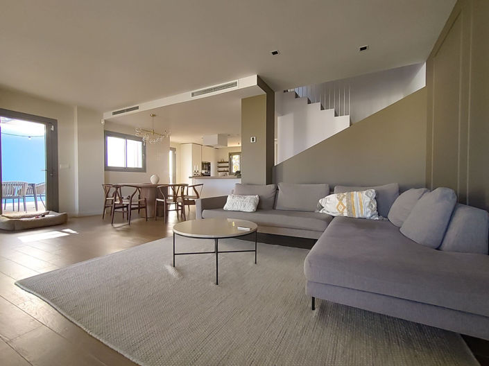 Image No.7-4 Bed Property for sale