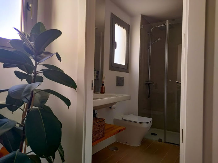 Image No.8-4 Bed Property for sale