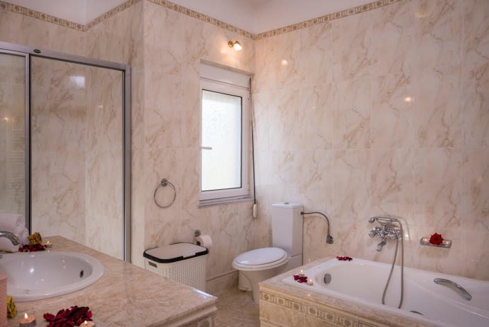 Image No.27-5 Bed Villa for sale