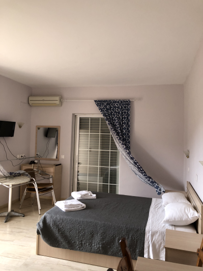 Image No.5-9 Bed Hotel for sale