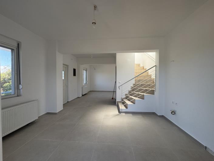 Image No.12-3 Bed Maisonette for sale