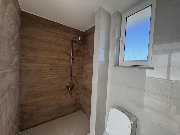 Image No.16-3 Bed Maisonette for sale