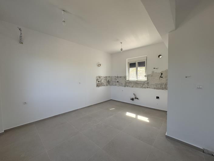 Image No.11-3 Bed Maisonette for sale