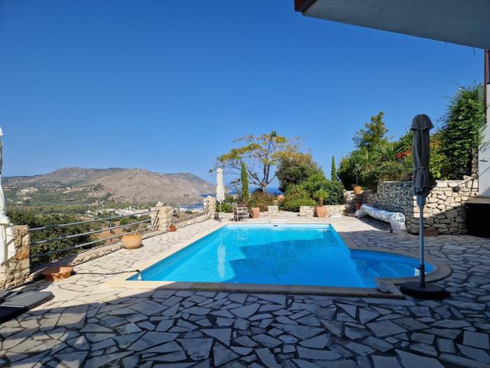 Image No.37-3 Bed Maisonette for sale