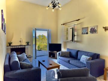 villa-for-sale-near-kassiopi-sinies