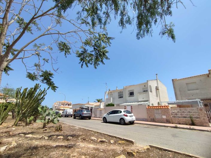 Image No.27-3 Bed House for sale