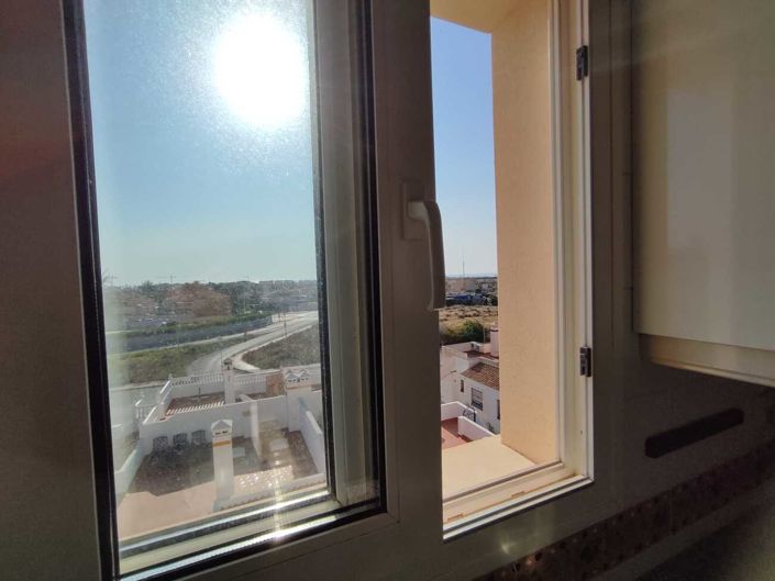 Image No.17-2 Bed Property for sale