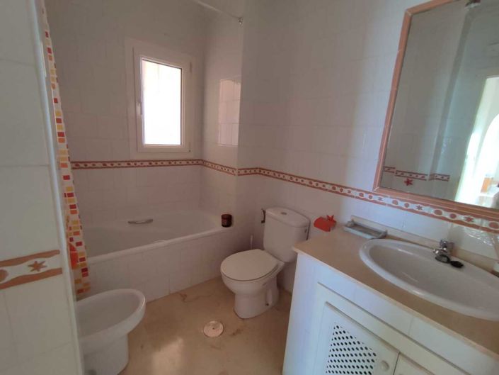 Image No.4-2 Bed Property for sale