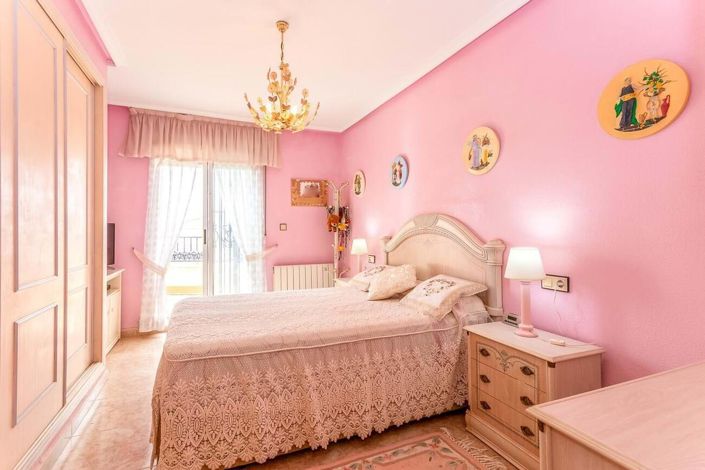 Image No.9-3 Bed Villa for sale