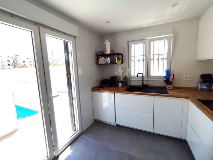 Image No.13-2 Bed House for sale