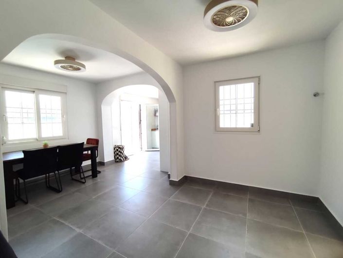 Image No.3-2 Bed House for sale