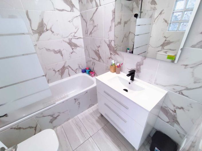 Image No.5-2 Bed House for sale