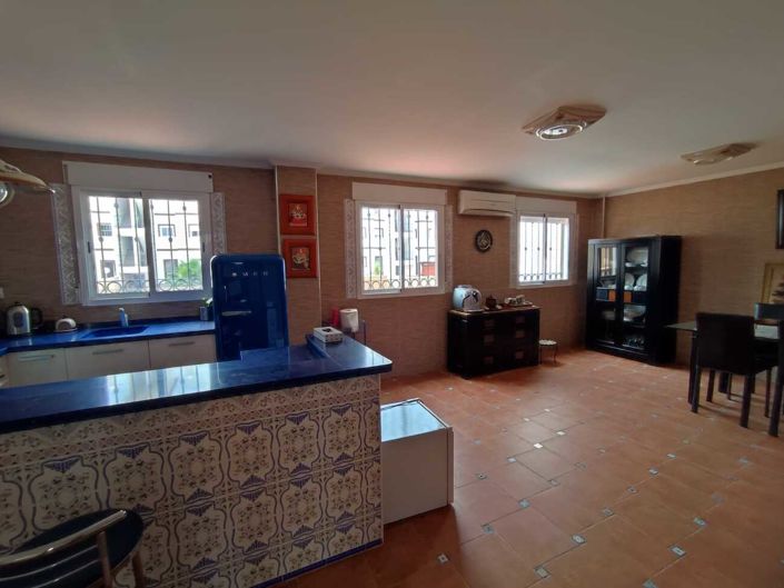 Image No.16-5 Bed Townhouse for sale