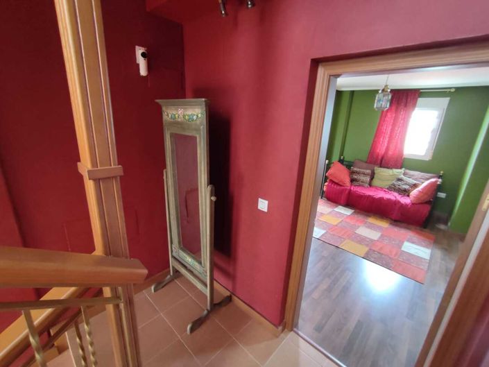 Image No.18-5 Bed Townhouse for sale