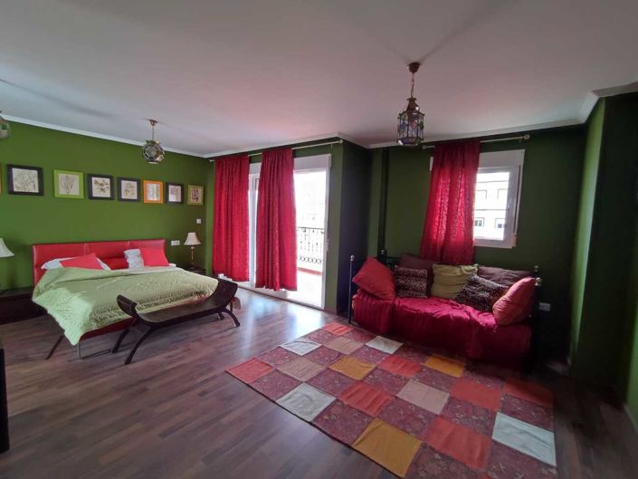 Image No.7-5 Bed Townhouse for sale