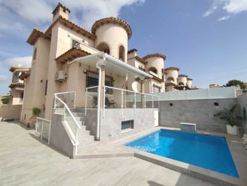 4 Bed Villa for sale