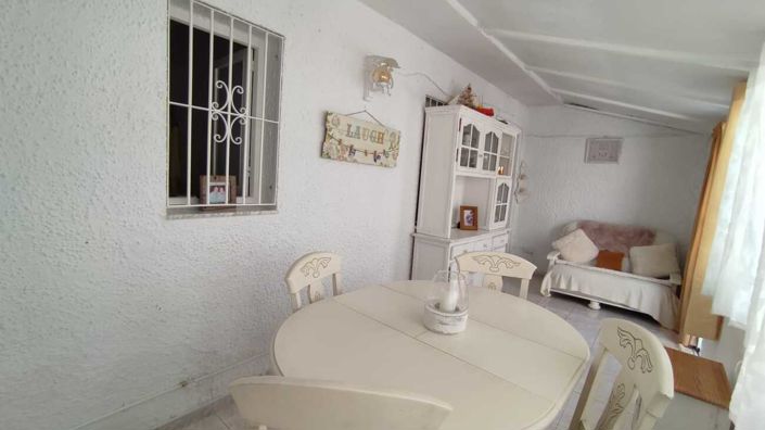 Image No.17-5 Bed Townhouse for sale