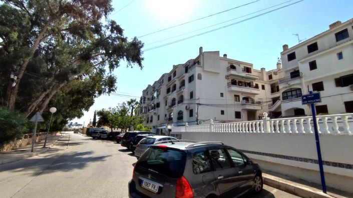 Image No.10-2 Bed Property for sale