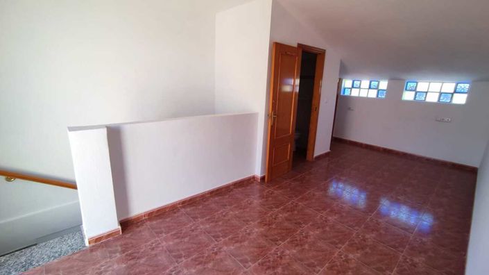 Image No.20-3 Bed Townhouse for sale