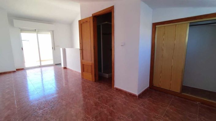 Image No.21-3 Bed Townhouse for sale