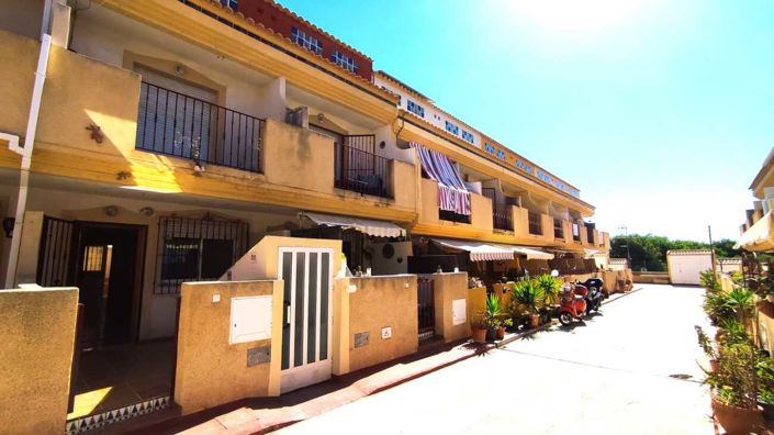 Image No.24-3 Bed Townhouse for sale