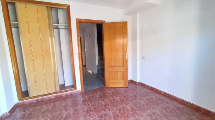 Image No.8-3 Bed Townhouse for sale