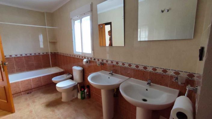 Image No.20-5 Bed Villa for sale