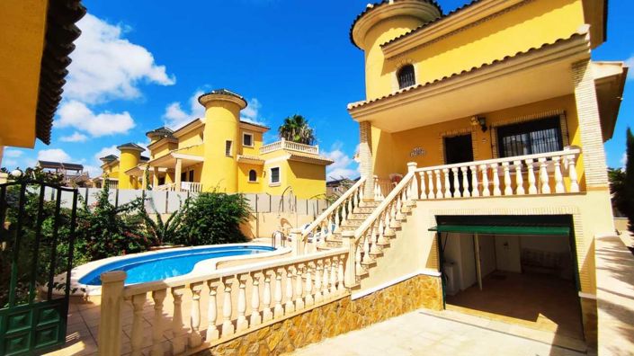 Image No.2-4 Bed Villa for sale