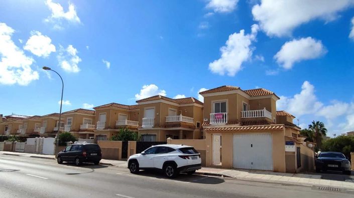 Image No.8-2 Bed Villa for sale