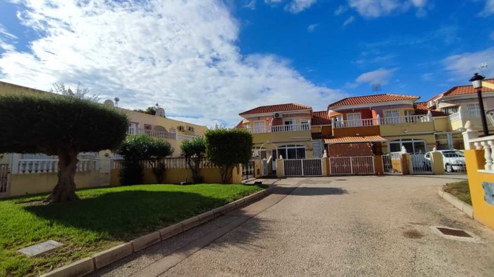 Image No.18-2 Bed Townhouse for sale