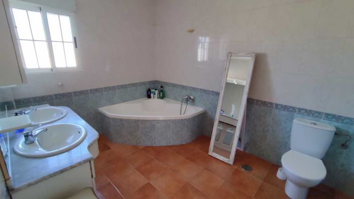 Image No.6-5 Bed Villa for sale