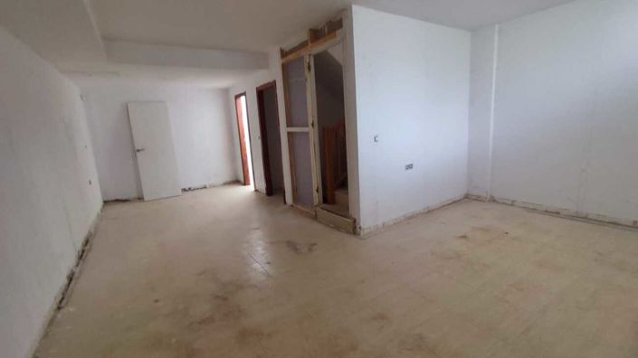 Image No.3-3 Bed House for sale