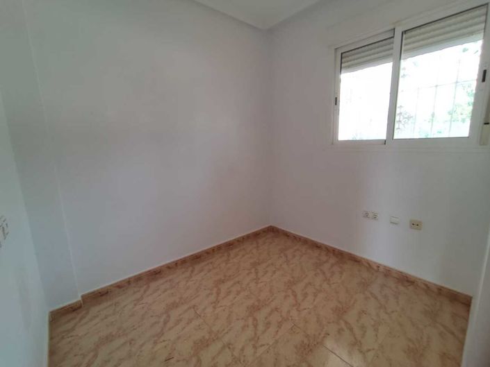 Image No.12-3 Bed Townhouse for sale