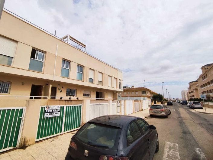 Image No.10-3 Bed Townhouse for sale