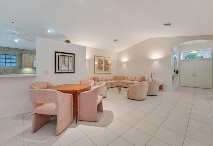 Image No.6-3 Bed House for sale