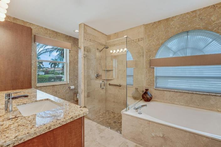 Image No.28-3 Bed House for sale