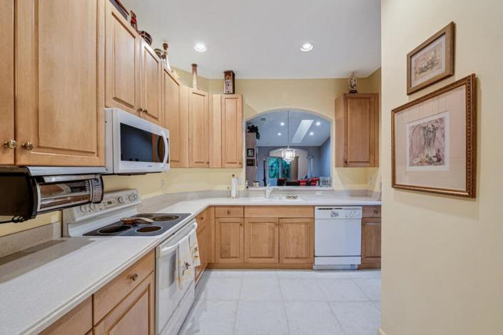 Image No.10-2 Bed Villa for sale