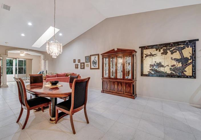 Image No.17-2 Bed Villa for sale