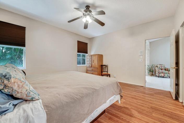 Image No.27-2 Bed Villa for sale