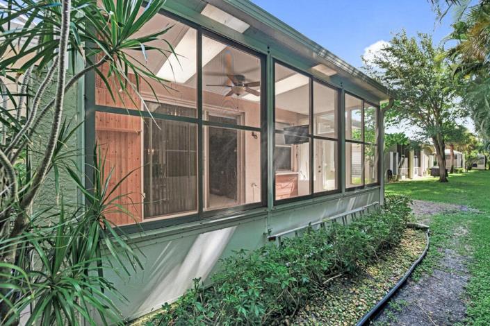 Image No.43-2 Bed Villa for sale