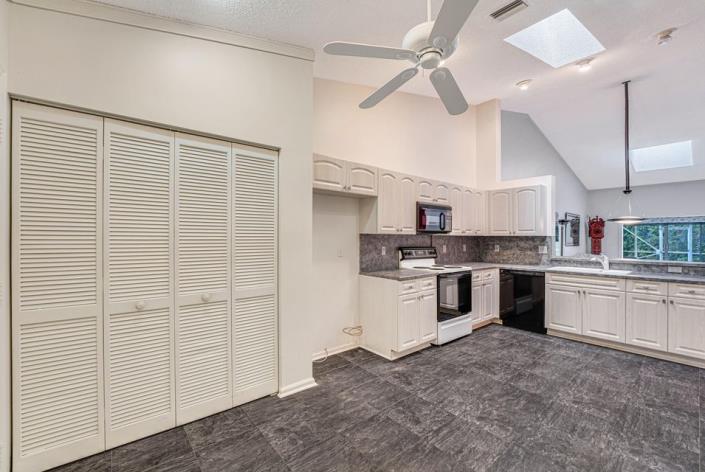 Image No.9-2 Bed Villa for sale