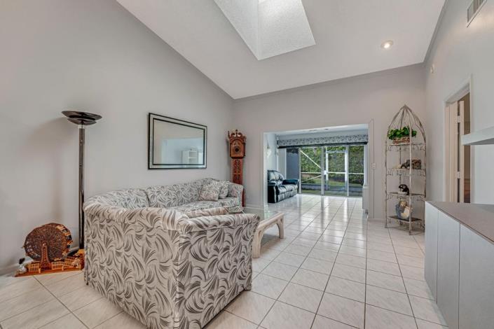 Image No.15-2 Bed Villa for sale