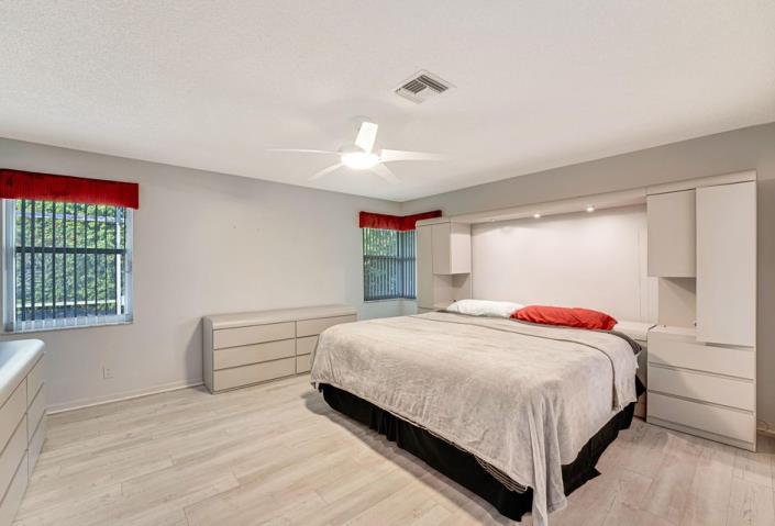 Image No.27-2 Bed Villa for sale